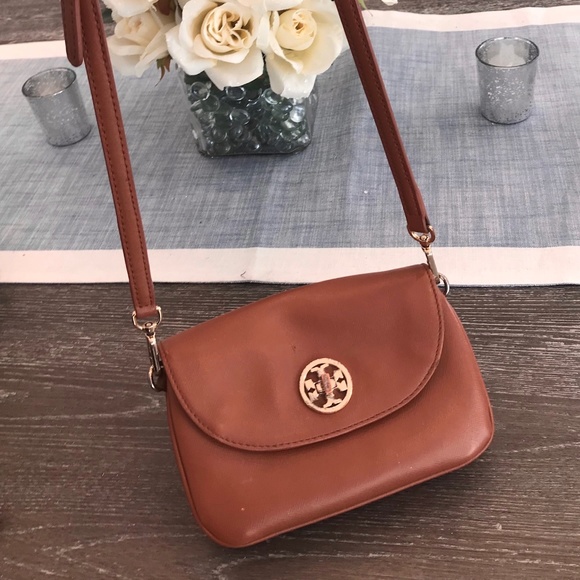 Tory Burch Handbags - Tory Burch Robinson Patent Cross-Body Purse